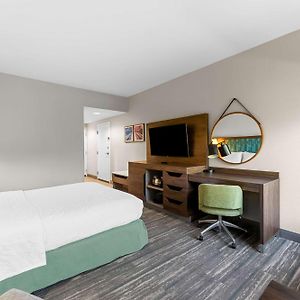 Queen Room Mobility accessible